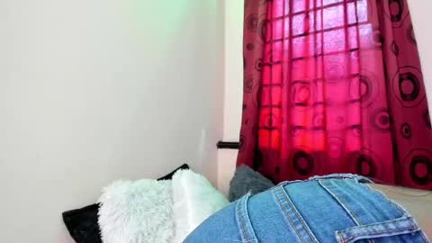 Snapshot of antonella_rod chatting on 02/22/25, 05:02 antonella_rod online show from 02/22/25, 05:02