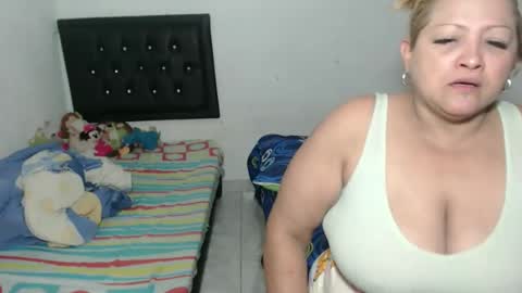 Snapshot of antonella_y_tayrone chatting on 04/26/26, 07:06 antonella_y_tayrone online show from 04/26/26, 07:06