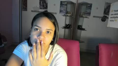 Snapshot of antonellakling_ chatting on 07/04/26, 12:33 ANTONELLA online show from 07/04/26, 12:33