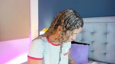 Sarah online show from 01/04/25, 01:21