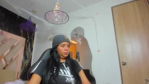 AntonellaTawer online show from 10/16/25, 07:04