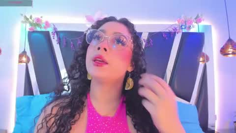 Snapshot of antonellepiercee chatting on 06/26/26, 11:25 A N T O N E L L E online show from 06/26/26, 11:25
