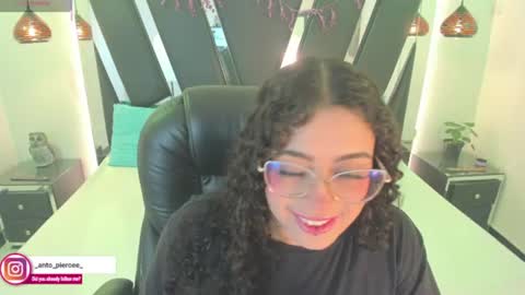 Snapshot of antonellepiercee chatting on 07/11/26, 11:35 A N T O N E L L E online show from 07/11/26, 11:35