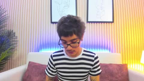 Snapshot of antonio_rowan chatting on 12/01/25, 01:16 Antonio online show from 12/01/25, 01:16