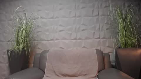 Snapshot of antoniovalentinidiamond chatting on 12/22/24, 11:20 HI My name is Antonio online show from 12/22/24, 11:20