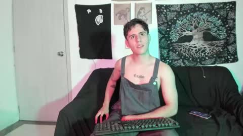 Snapshot of antonnello_ chatting on 02/02/25, 12:30 antonnello_ online show from 02/02/25, 12:30