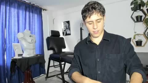 Snapshot of antonnello_ chatting on 03/05/25, 10:32 antonnello_ online show from 03/05/25, 10:32