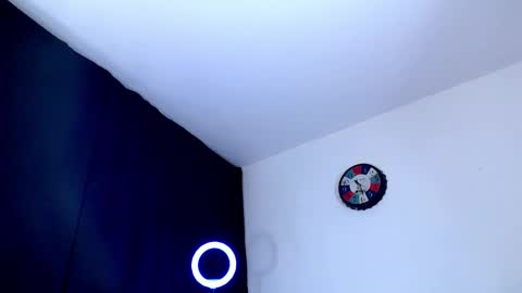 Instagram miguelangel1802  online show from 11/21/25, 02:49