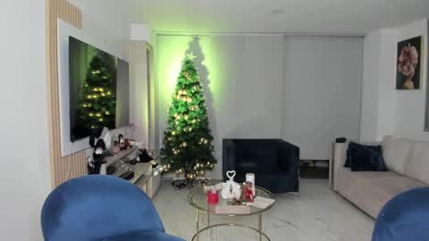 Snapshot of antotss chatting on 11/20/25, 12:00 Maria Antonia online show from 11/20/25, 12:00