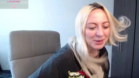 Snapshot of anttoniia chatting on 12/11/24, 06:31 Antonia online show from 12/11/24, 06:31