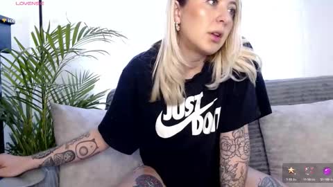 Snapshot of anttoniia chatting on 10/06/25, 06:05 Antonia online show from 10/06/25, 06:05