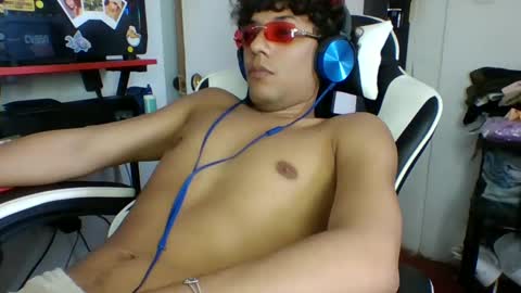 Snapshot of anuardhm chatting on 11/03/25, 04:30 AnuarDHM online show from 11/03/25, 04:30