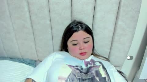   Independent model  online show from 01/25/25, 01:54