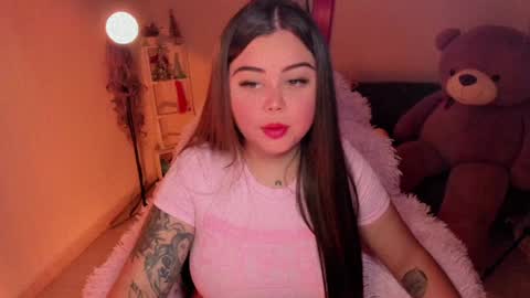   Independent model  online show from 01/30/25, 11:24