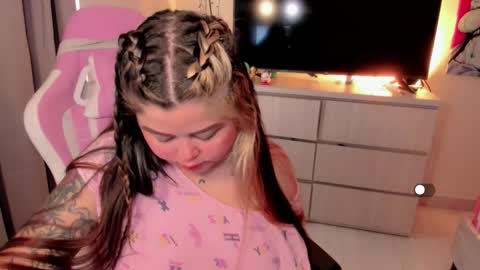   Independent model  online show from 01/13/26, 06:13