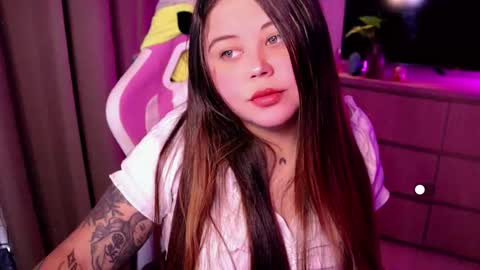   Independent model  online show from 03/25/26, 06:03