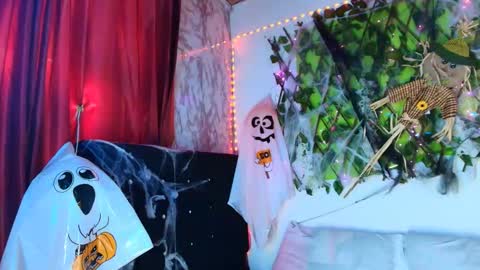 Snapshot of any_mour chatting on 10/29/25, 06:09 any mour online show from 10/29/25, 06:09