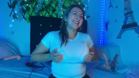 Snapshot of any_mour chatting on 11/16/25, 05:07 any mour online show from 11/16/25, 05:07