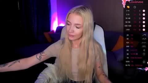 Snapshot of anyataylorr chatting on 11/21/25, 03:16 Anya online show from 11/21/25, 03:16