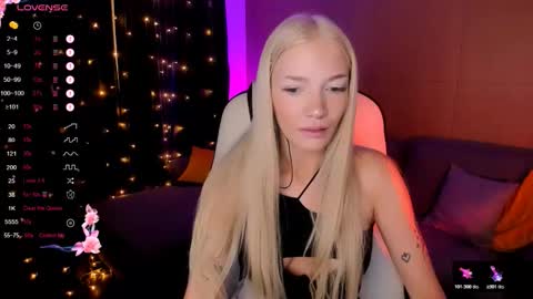 Snapshot of anyataylorr chatting on 12/04/25, 09:07 Anya online show from 12/04/25, 09:07