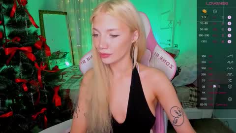 Snapshot of anyataylorr chatting on 12/20/25, 06:31 Anya online show from 12/20/25, 06:31