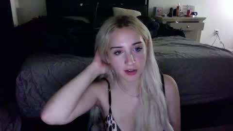 Snapshot of anyataylorrx chatting on 05/06/26, 05:03 Anya online show from 05/06/26, 05:03