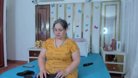 Snapshot of anyelamature chatting on 11/18/25, 01:55 Anyela online show from 11/18/25, 01:55