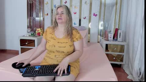 Snapshot of anyelamature chatting on 01/13/26, 02:39 Anyela online show from 01/13/26, 02:39