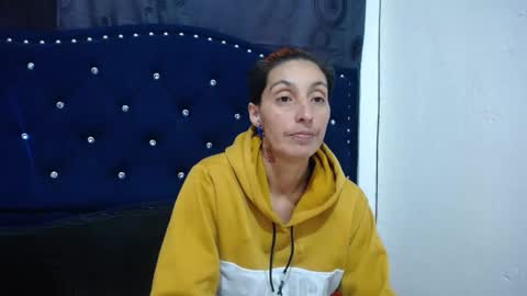 Snapshot of anyu_1306 chatting on 12/24/24, 12:00 anyu online show from 12/24/24, 12:00