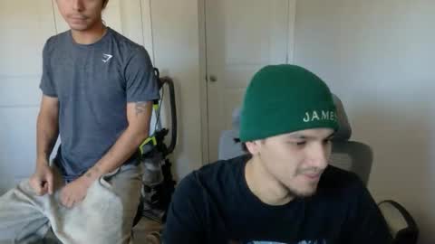 ApacheWithWebcam online show from 12/19/25, 05:53