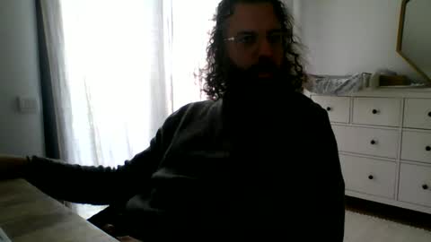 Snapshot of apc_3 chatting on 12/16/24, 11:01 apc_3 online show from 12/16/24, 11:01