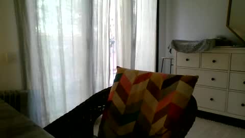 Snapshot of apc_3 chatting on 12/18/24, 09:04 apc_3 online show from 12/18/24, 09:04