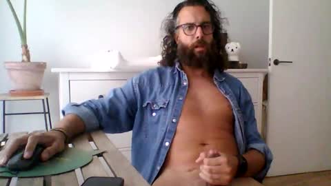 Snapshot of apc_3 chatting on 09/29/25, 07:35 apc_3 online show from 09/29/25, 07:35