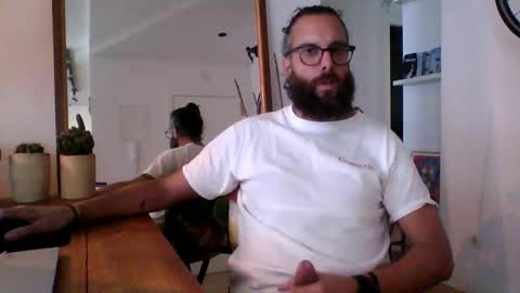 Snapshot of apc_3 chatting on 11/19/25, 12:05 apc_3 online show from 11/19/25, 12:05