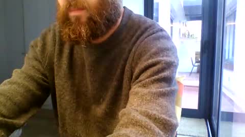 Snapshot of apc_3 chatting on 11/21/25, 08:24 apc_3 online show from 11/21/25, 08:24