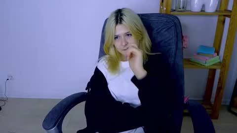 Snapshot of apheliastar chatting on 11/07/25, 03:56 ApheliaStar online show from 11/07/25, 03:56