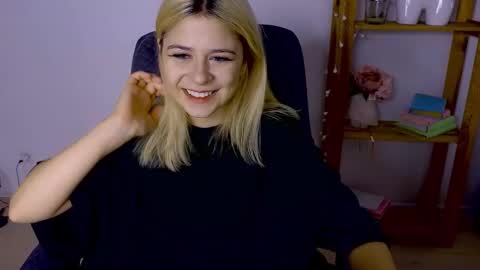 Snapshot of apheliastar chatting on 11/08/25, 04:07 ApheliaStar online show from 11/08/25, 04:07