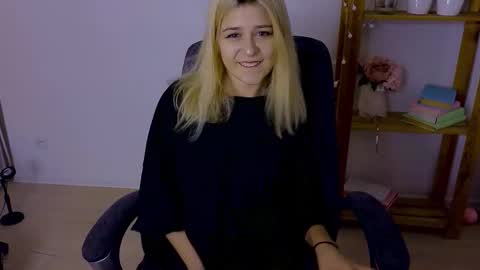 Snapshot of apheliastar chatting on 11/16/25, 02:44 ApheliaStar online show from 11/16/25, 02:44