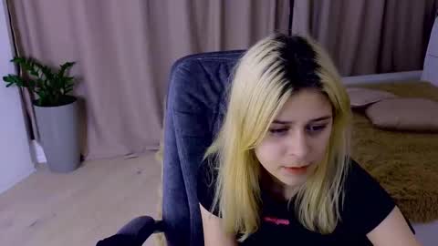 Snapshot of apheliastar chatting on 11/26/25, 03:46 ApheliaStar online show from 11/26/25, 03:46