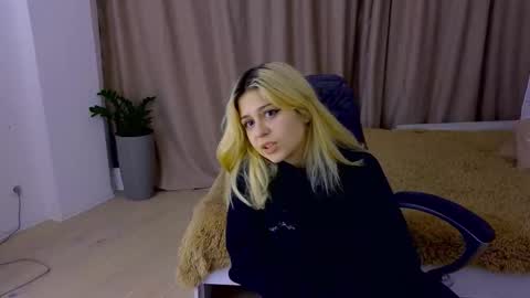 Snapshot of apheliastar chatting on 11/28/25, 03:04 ApheliaStar online show from 11/28/25, 03:04