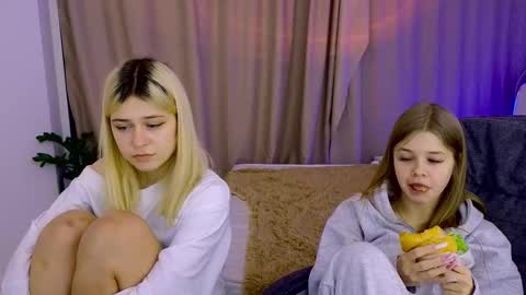 Snapshot of apheliastar chatting on 12/17/25, 05:30 ApheliaStar online show from 12/17/25, 05:30