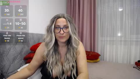 Sarah online show from 11/17/25, 08:20