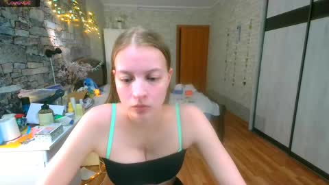 Snapshot of aphrodite_wow_ chatting on 05/22/26, 03:17 Aphrodite online show from 05/22/26, 03:17