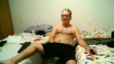 Snapshot of apixaba chatting on 12/28/24, 09:08 furry bear online show from 12/28/24, 09:08