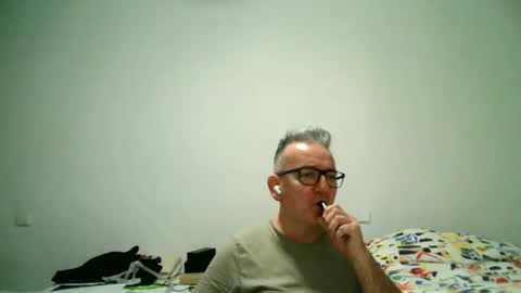 Snapshot of apixaba chatting on 01/02/25, 08:46 furry bear online show from 01/02/25, 08:46