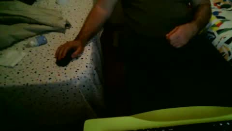 Snapshot of apixaba chatting on 01/06/25, 08:18 furry bear online show from 01/06/25, 08:18