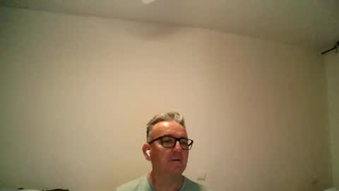 Snapshot of apixaba chatting on 01/26/25, 08:34 furry bear online show from 01/26/25, 08:34