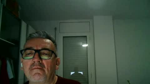 Snapshot of apixaba chatting on 11/01/25, 01:29 furry bear online show from 11/01/25, 01:29