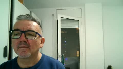 Snapshot of apixaba chatting on 11/01/25, 06:32 furry bear online show from 11/01/25, 06:32