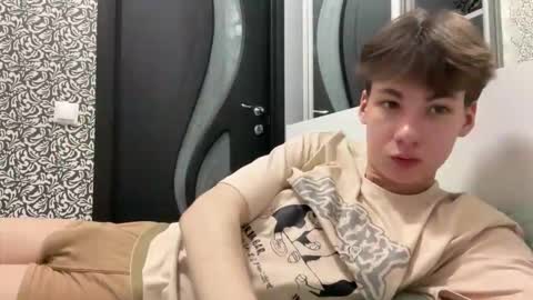 Snapshot of aplant_ chatting on 10/22/25, 10:42 aplant_ online show from 10/22/25, 10:42